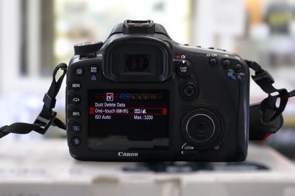 Canon EOS 7D DS126251 Camera Body Only