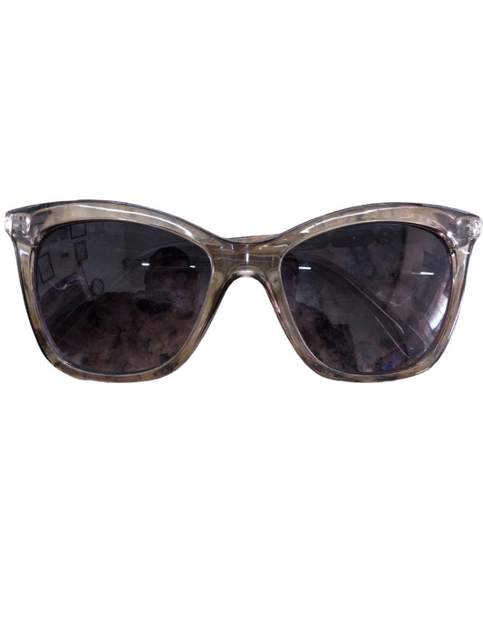 Guess Sunglasses Model 0417