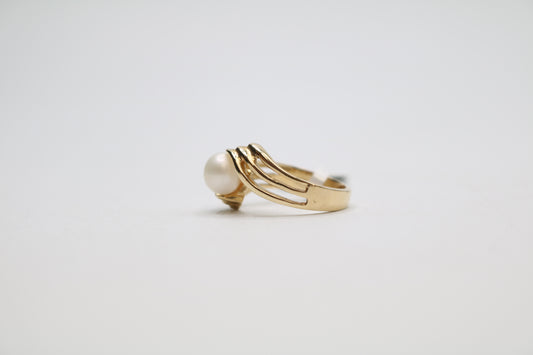 14k Yellow Gold Pearl Bypass Ring (Size 6)