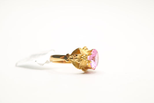 18k Yellow Gold Lady's Ring w/Pink Stone (Size 7 1/2)