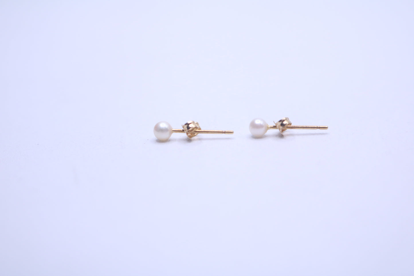 14K Yellow Gold Pearl Earrings (0.3 Grams)