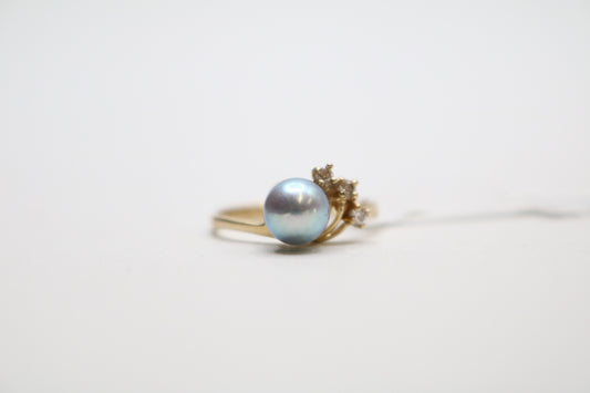 14k Yellow Gold Pearl Ring w/Clear Stones(Size 6 1/4)
