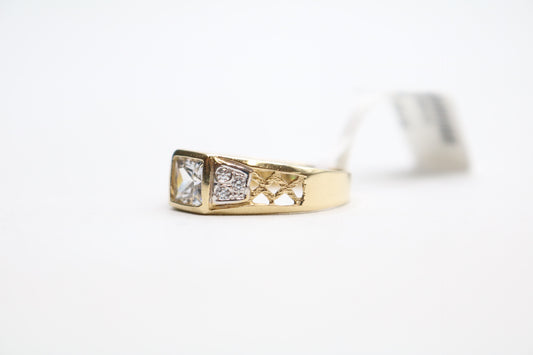 14k Yellow Gold Fancy Ring w/Clear Stones (Size 10 1/2)