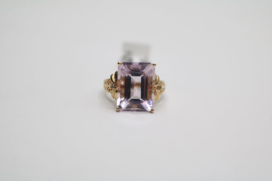 10K Yellow Gold Amethyst Lady's Ring (Size 8)