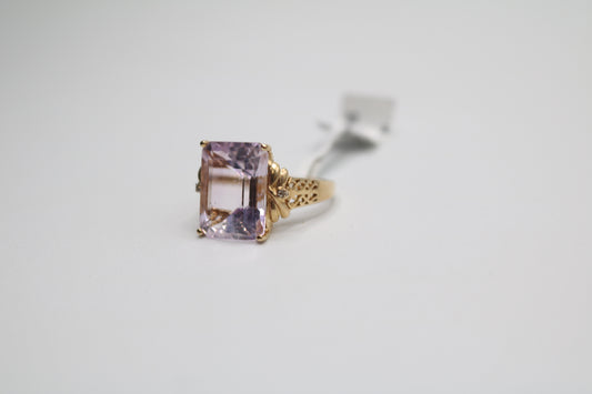 10K Yellow Gold Amethyst Lady's Ring (Size 8)